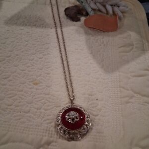 Vintage-Inspired Red and Gold Floral Necklace GUILLOCHE